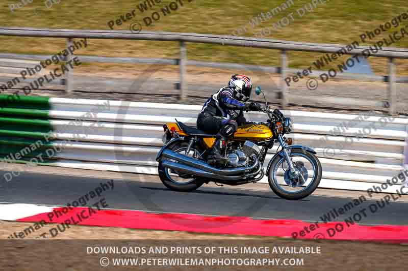 Vintage motorcycle club;eventdigitalimages;mallory park;mallory park trackday photographs;no limits trackdays;peter wileman photography;trackday digital images;trackday photos;vmcc festival 1000 bikes photographs